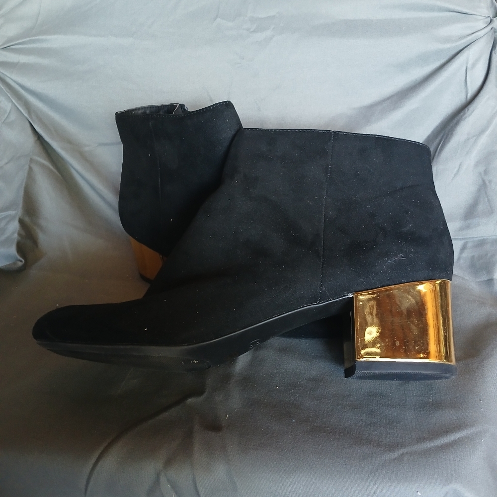 Arizona Jean Company Black Ankle Boots with Gold Heel